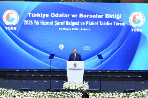 Hizmet Şeref Belgesi ve plaket takdim
