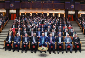 Hizmet Şeref Belgesi ve plaket takdim
