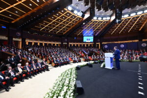 Hizmet Şeref Belgesi ve plaket takdim